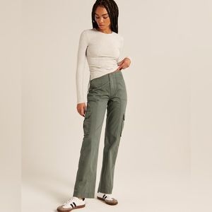 Black Abercrombie relaxed cargo pants size 0